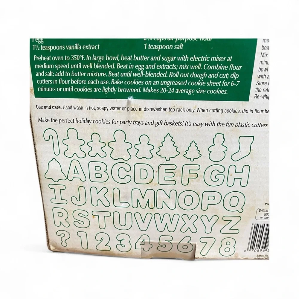 Vintage 2008 Wilton 45 piece Holiday Cookie Cutter Kit - Red and Green
